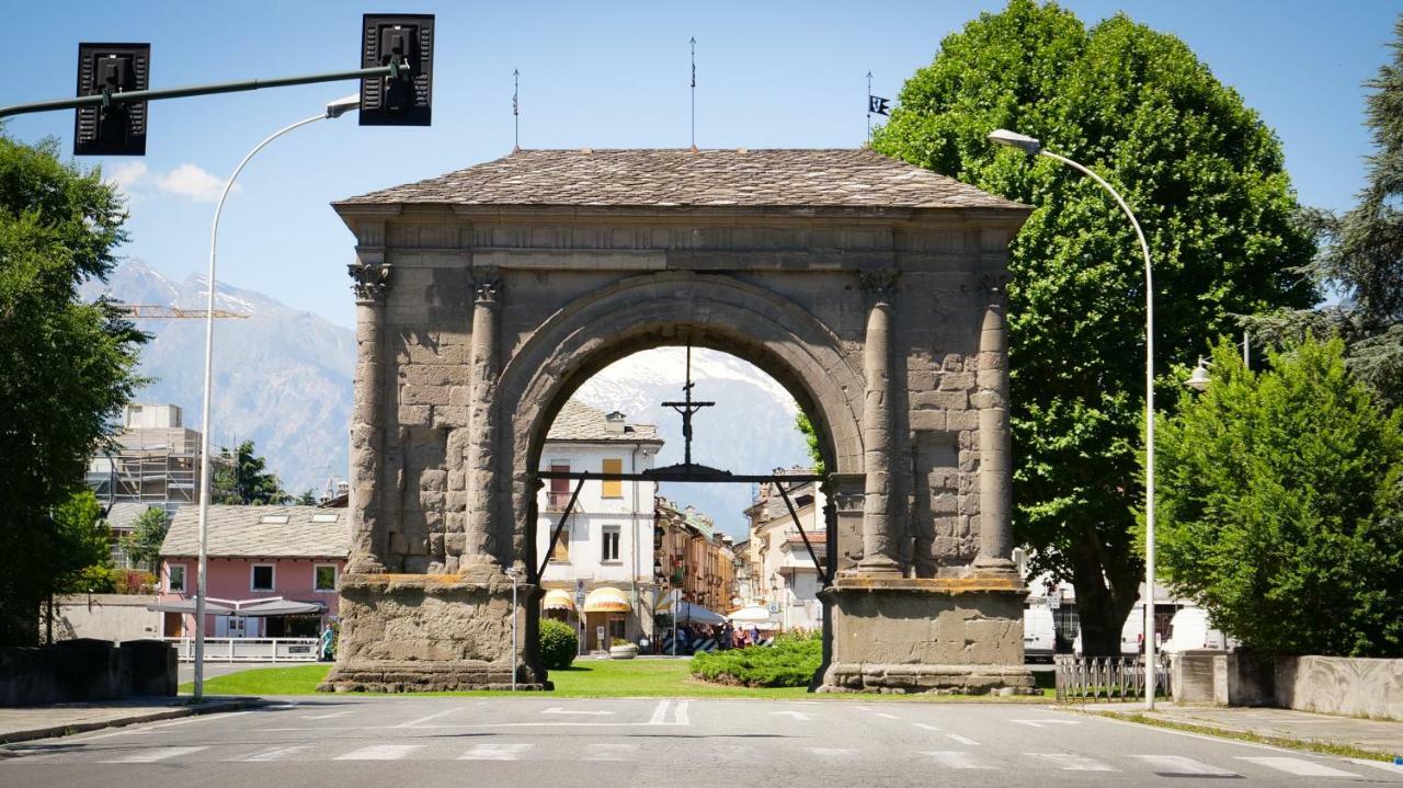 Nuovo Appartamento In Centro Con Posto Auto Incluso Аоста Екстер'єр фото